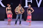 Vidyut Jamwal walk the ramp for Welspun Show at IRFW 2012 in Goa on 1st Dec 2012 (73).JPG
